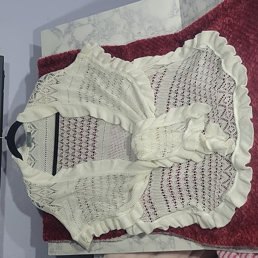 White Crochet top cover, 100% Acrylic.